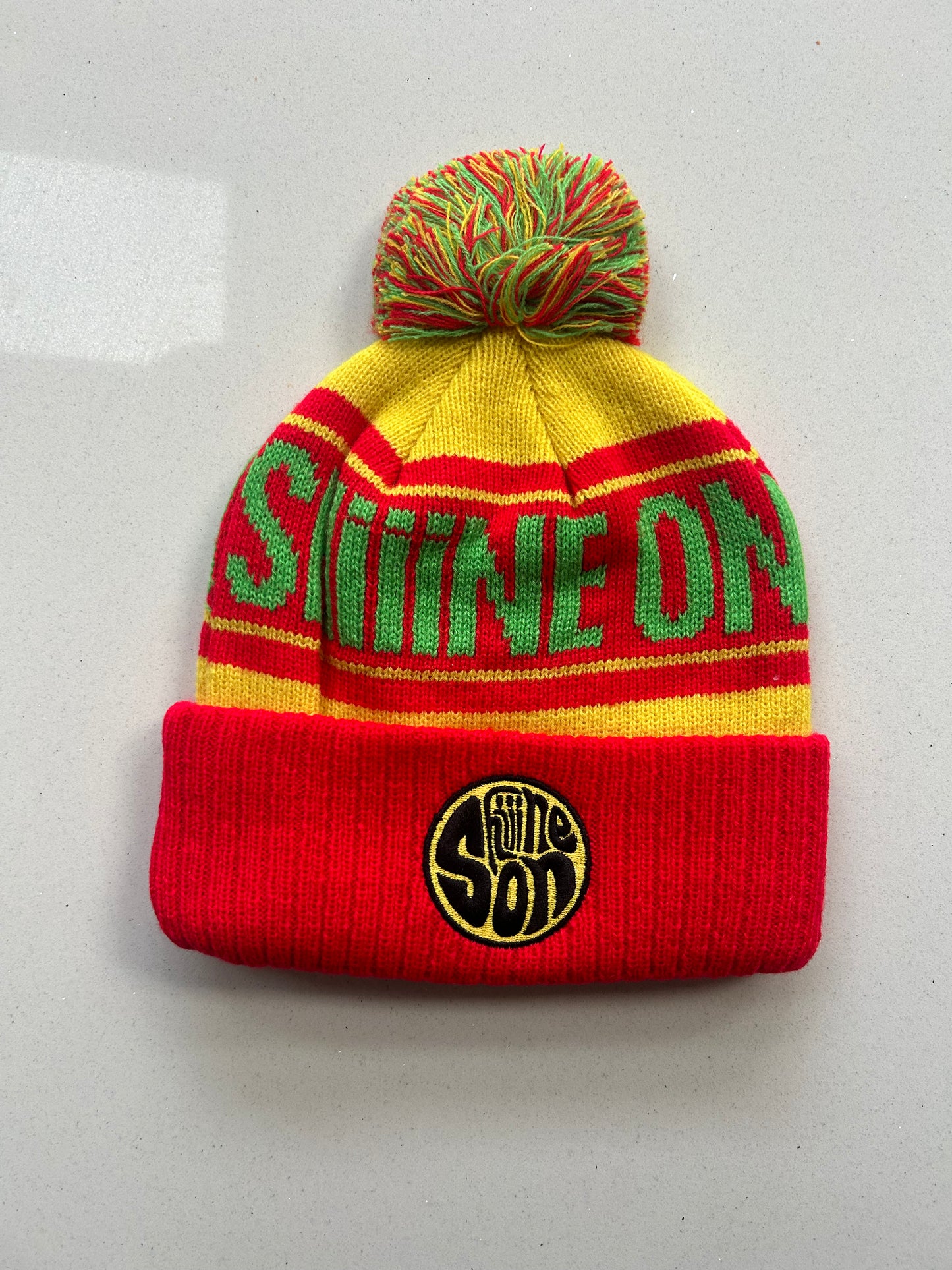 SHIIINE ON WEEKENDER - BOBBLE HAT - RED